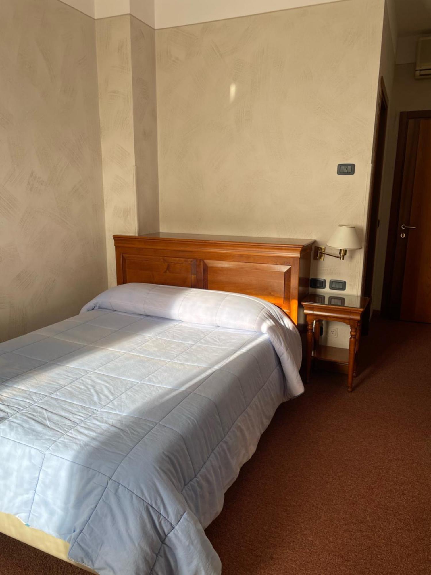 Albergo La Meridiana Castelnuovo del Garda Oda fotoğraf